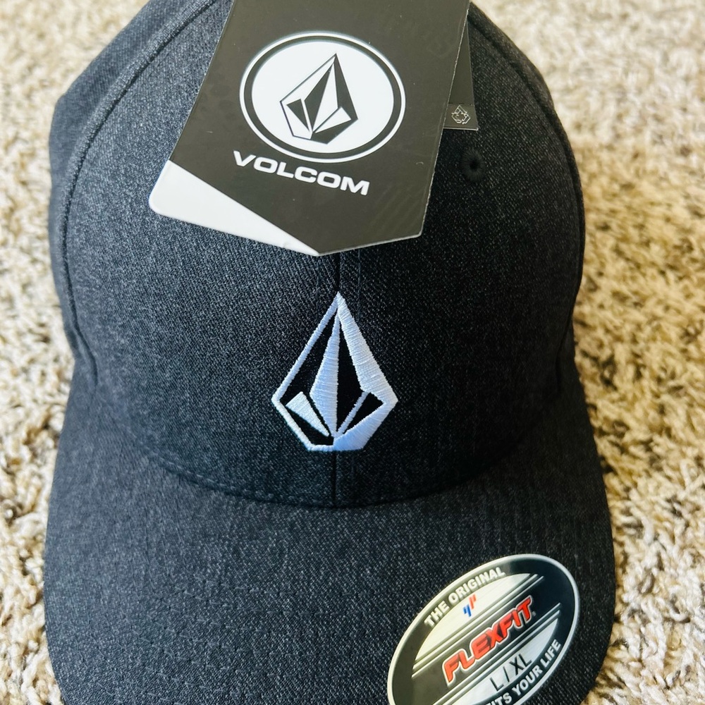 Volcom Charcoal black Cap flexfit